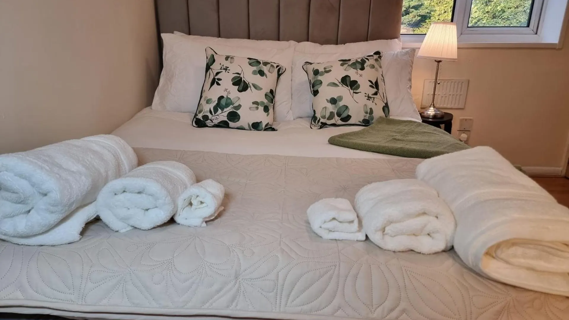 Holiday home Heathrow Airport House Villa London United Kingdom
